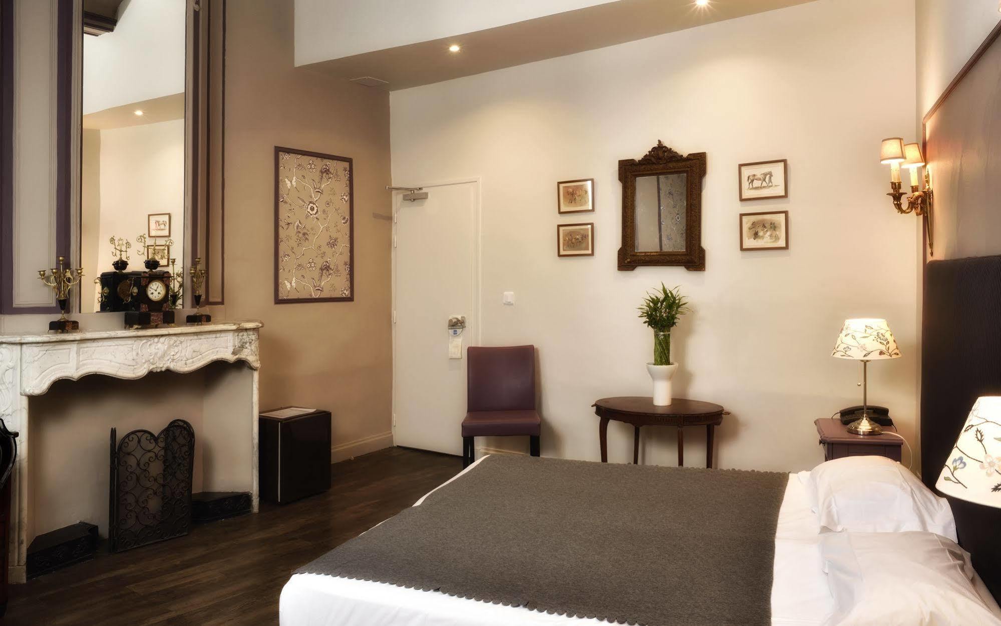 L'Esplan Hotel Saint-Paul-Trois-Chateaux ภายนอก รูปภาพ